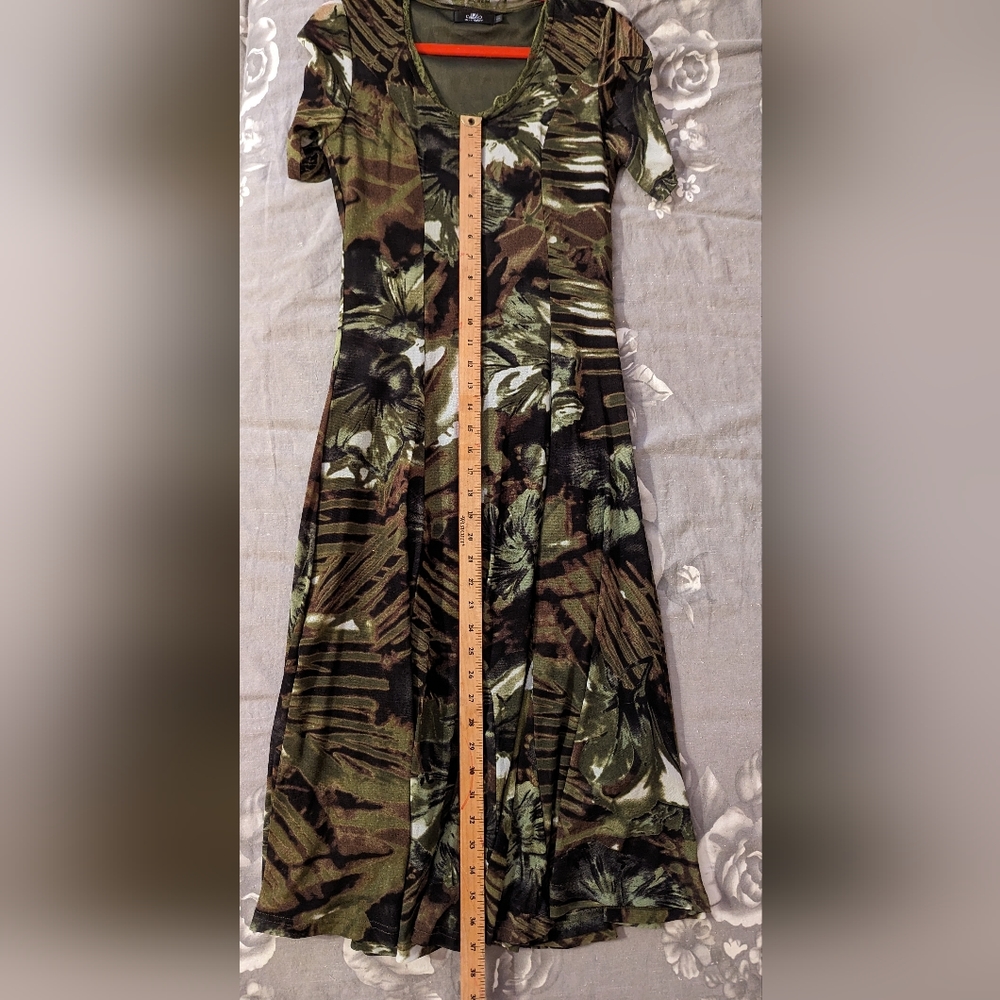 Woman's Dress - Picture 5 of 9